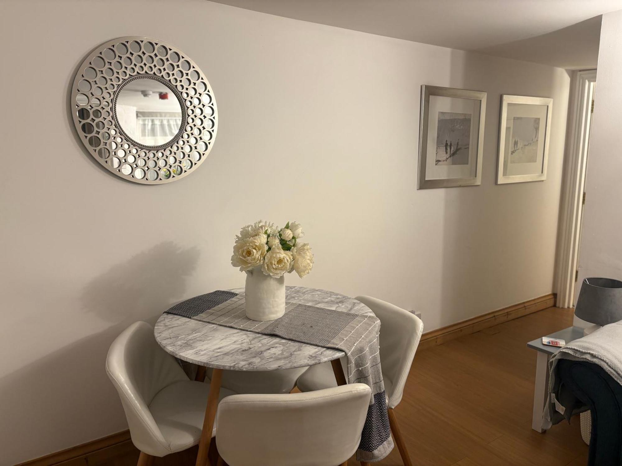 Seaton, Devon, Two Bed Apartment, Just Off The Sea Front. Экстерьер фото