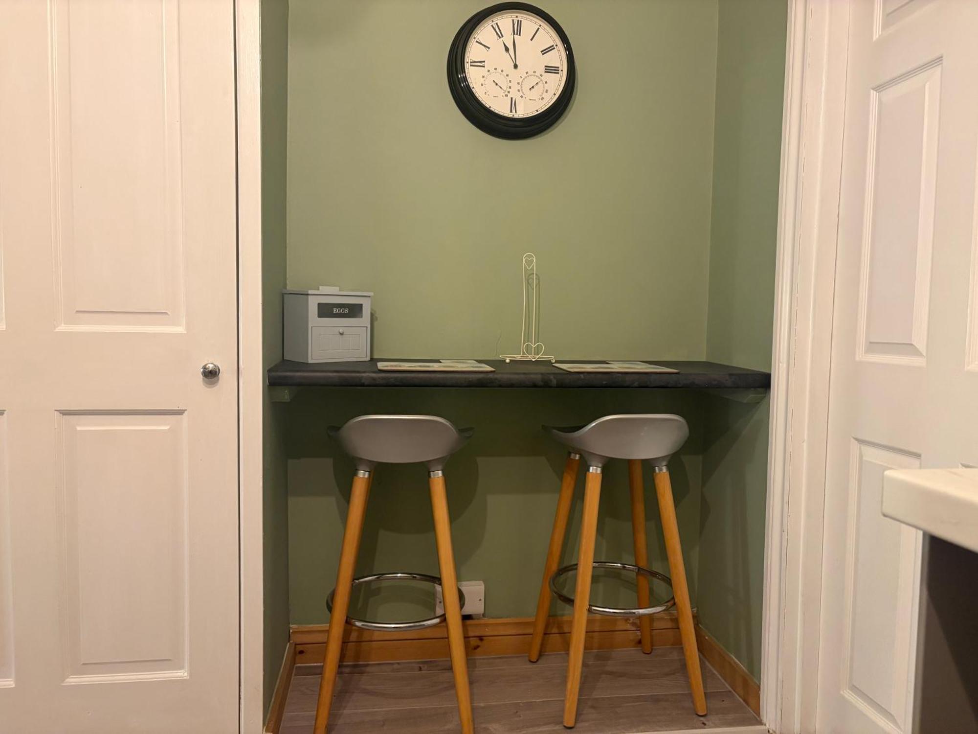 Seaton, Devon, Two Bed Apartment, Just Off The Sea Front. Экстерьер фото