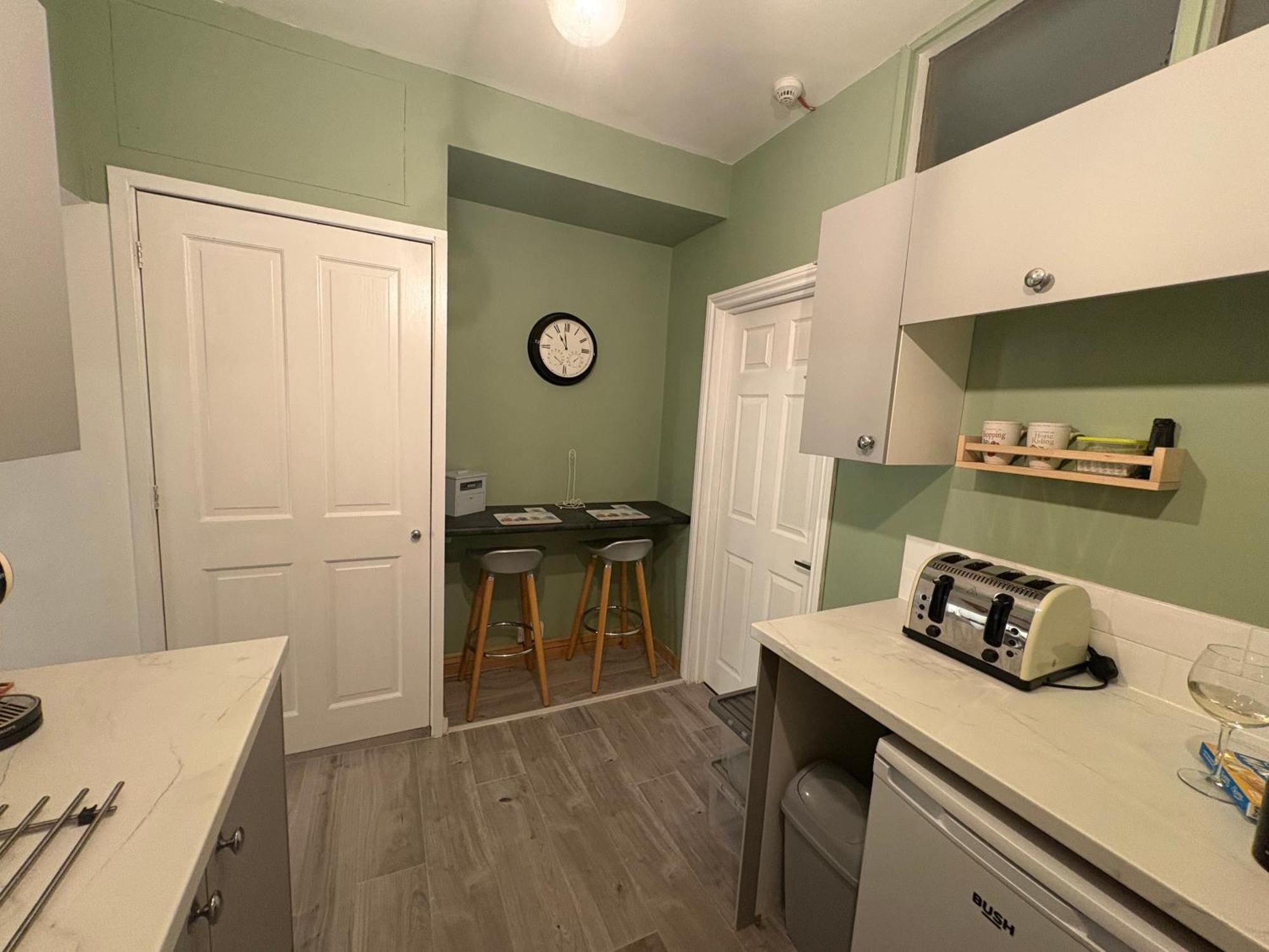 Seaton, Devon, Two Bed Apartment, Just Off The Sea Front. Экстерьер фото